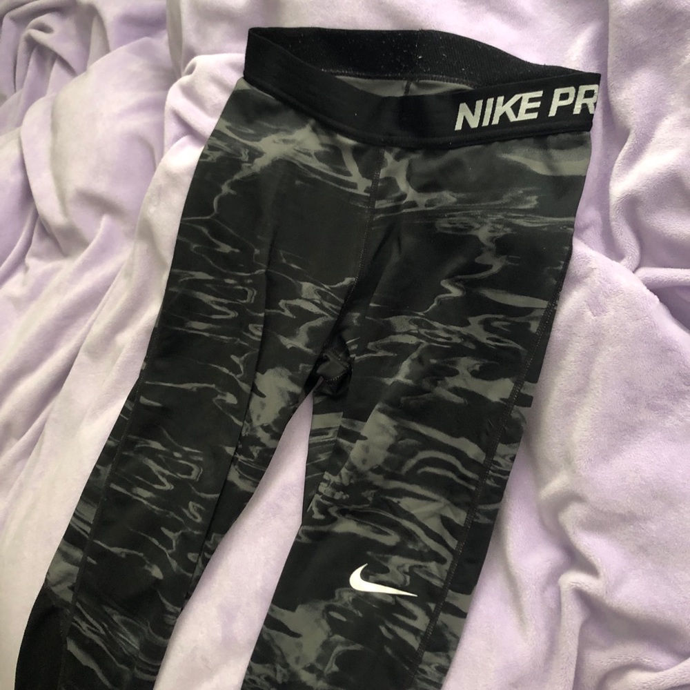 Women’s Nike Pro Crop Leggings